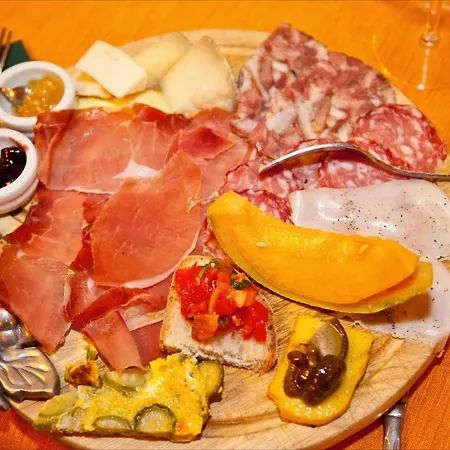 维奇坎厅酒店 3* 基亚恩尼