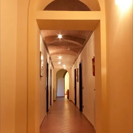 维奇坎厅酒店 3* 基亚恩尼