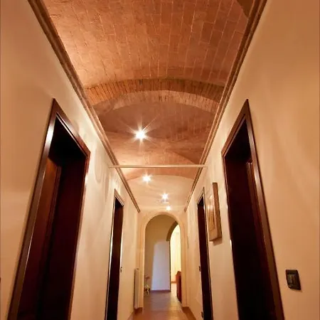 Le Vecchie Cantine מלון 2*